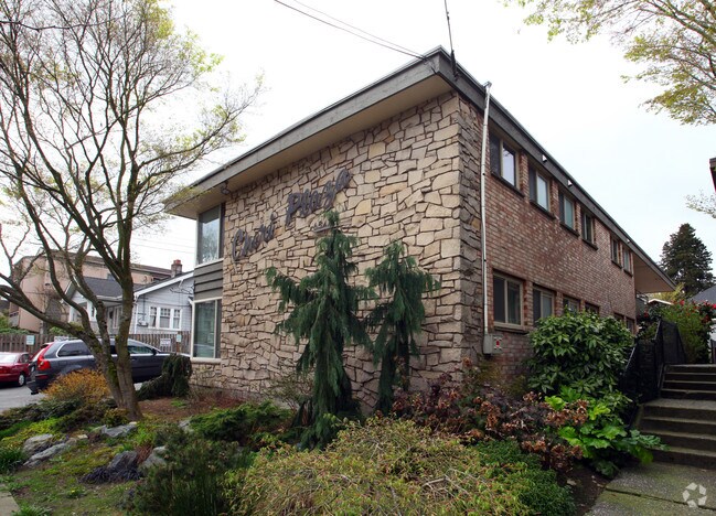 Cheri Plaza Apartments photo 2