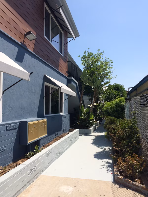 4459 1/2 52nd St San Diego, CA 92115 photo 2