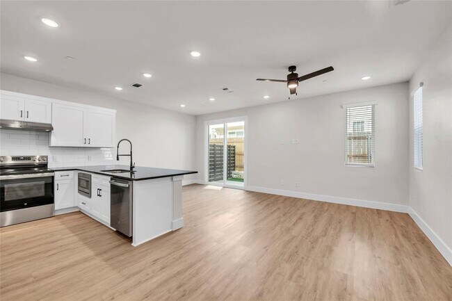 9312 Curious Squirrel St Austin, TX 78744 photo 3