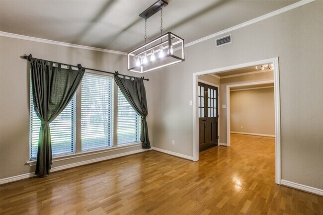 2700 Quail Ridge Dr Carrollton, TX 75006 photo 3