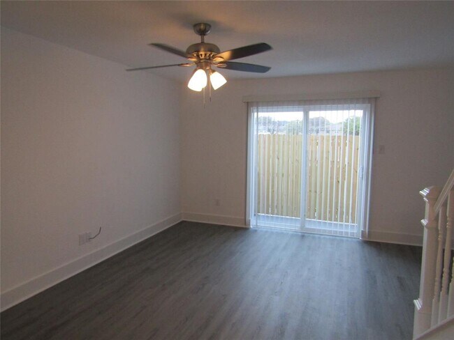 818 West Collins Street, Denton, TX 76201 photo 3