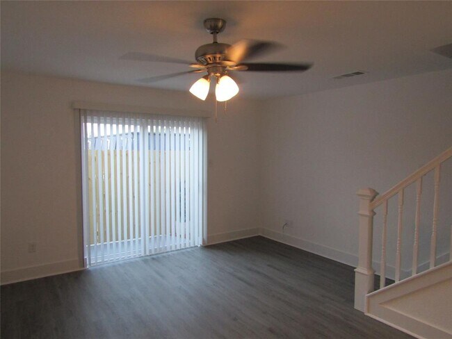 818 West Collins Street, Denton, TX 76201 photo 4