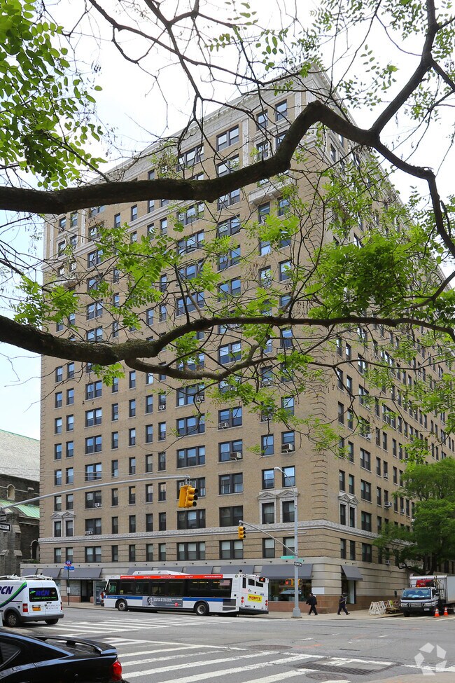 Mirabeau Apartments photo 4