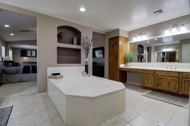 13412 W ANNIKA Drive photo 3