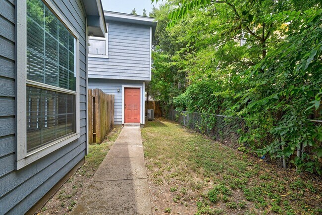 5102 Caswell Ave Austin, TX 78751 photo 3