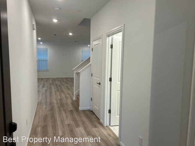 212 Elk Creek Dr photo 2
