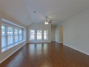 541 Kerry St Crowley, TX 76036 photo 3