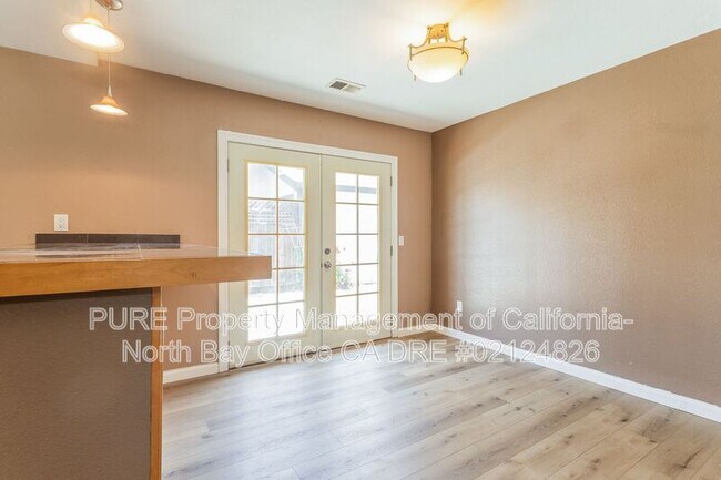 2048 Pinercrest Dr Santa Rosa, CA 95403 photo 4
