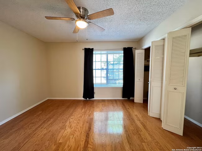 1045 Shook Ave San Antonio, TX 78212 photo 2
