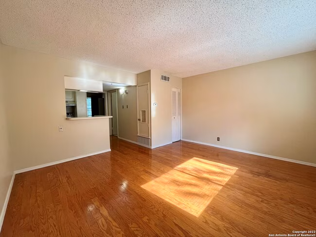 1045 Shook Ave San Antonio, TX 78212 photo 3