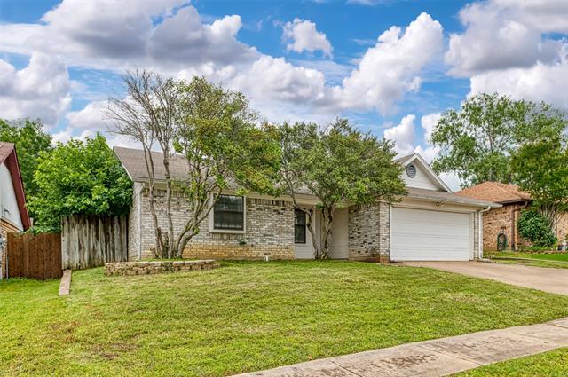 6433 Westridge Dr Watauga, TX 76148 photo 2