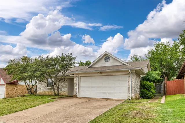 6433 Westridge Dr Watauga, TX 76148 photo 3