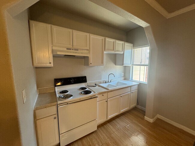3302-3302 Avenue H Fort Worth, TX 76105 photo 4