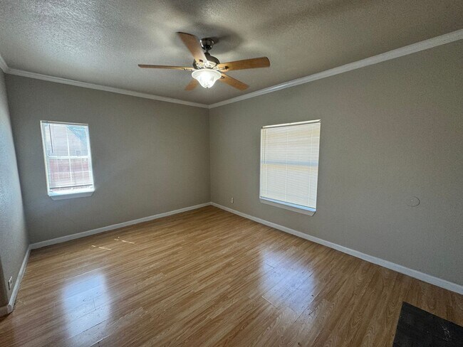 3302-3302 Avenue H Fort Worth, TX 76105 photo 2