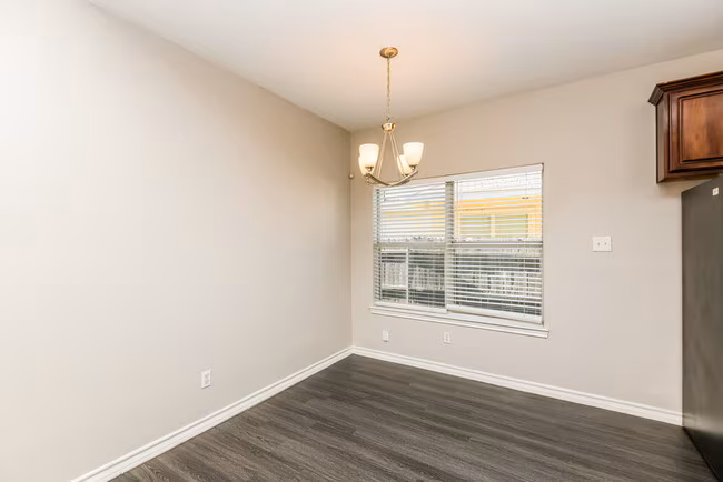 2012 Alanbrooke Dr photo 5