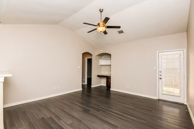 2012 Alanbrooke Dr photo 4