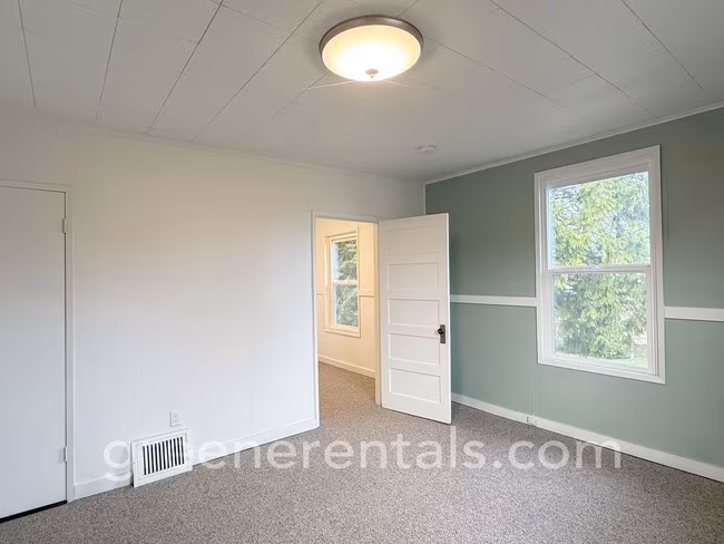 119 20th Ave SE Olympia, WA 98501 photo 4