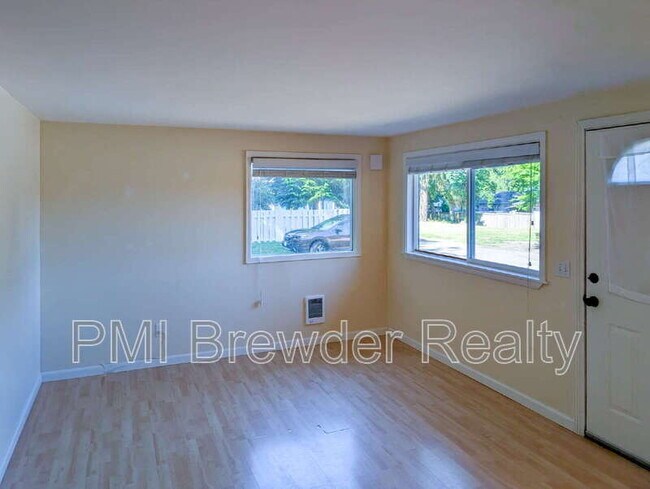 525 Madison St Everett, WA 98203 photo 4
