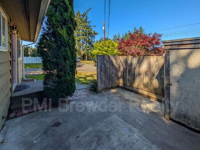 525 Madison St Everett, WA 98203 photo 3