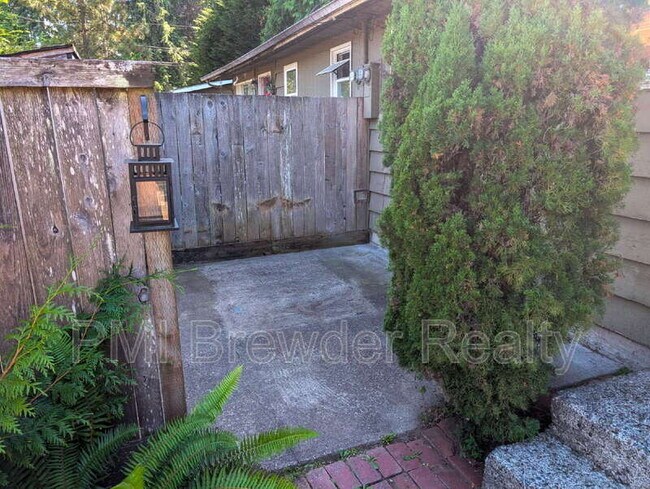 525 Madison St Everett, WA 98203 photo 2