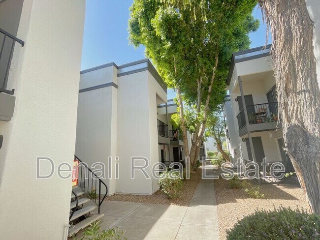 740 W Elm St Phoenix, AZ 85013 photo 2