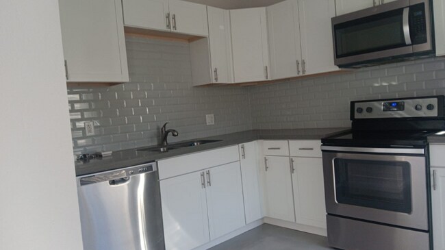 340 W Highland Ave Phoenix, AZ 85013 photo 3