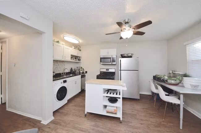 2401 Manor Rd Austin, TX 78722 photo 4