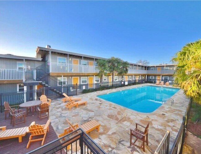 2401 Manor Rd Austin, TX 78722 photo 2