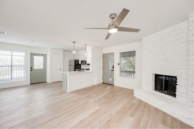 5704 Cougar Dr Austin, TX 78745 photo 4