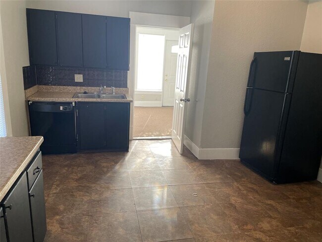 413 West Franklin Street, Waxahachie, TX 75165 photo 4