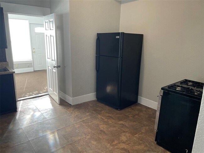 413 West Franklin Street, Waxahachie, TX 75165 photo 5