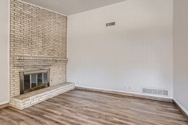 427 Quintana Dr Garland, TX 75043 photo 5