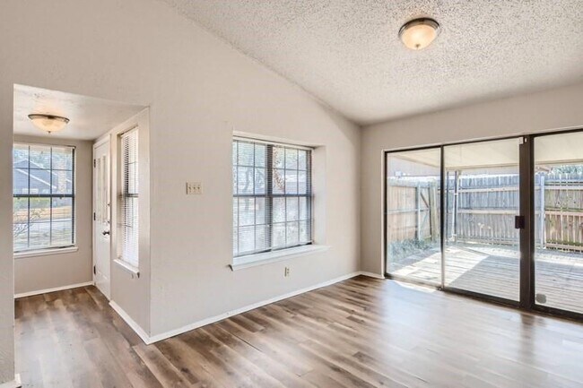 427 Quintana Dr Garland, TX 75043 photo 4