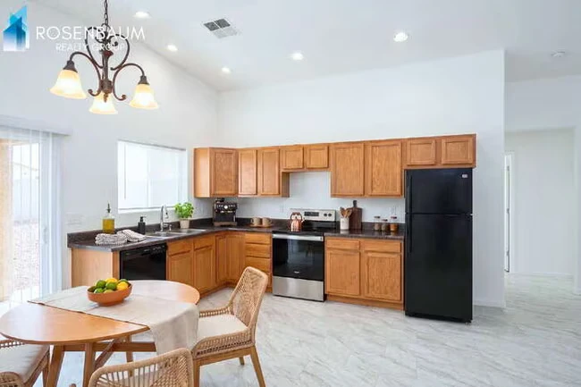 9321 Hillcrest Pl Arizona City, AZ 85123 photo 3
