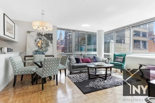451 W 37th St New York, NY 10018 photo 2