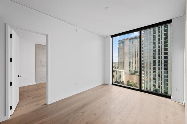 610 Davis St Austin, TX 78701 photo 4
