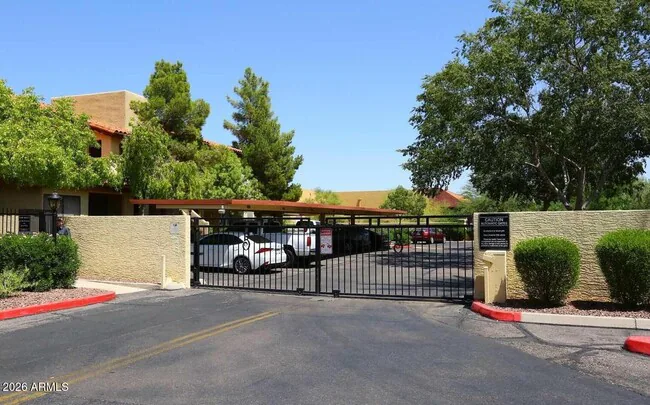 7008 E Gold Dust Ave Paradise Valley, AZ 85253 photo 3