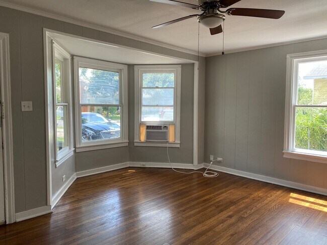 1811 Alametos San Antonio, TX 78201 photo 4