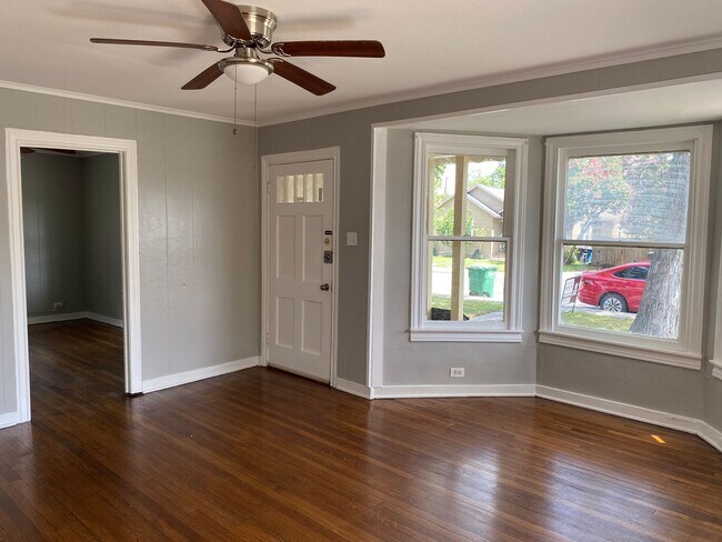 1811 Alametos San Antonio, TX 78201 photo 5