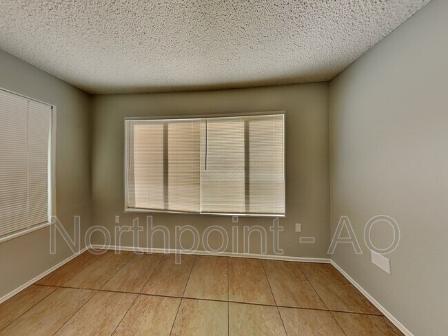 1130 N Madrid Ln photo 4
