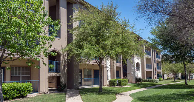 Arboleda Apartment Homes photo 4