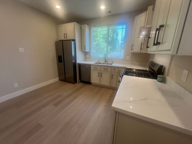 2226 Deodara Dr Los Altos, CA 94024 photo 3