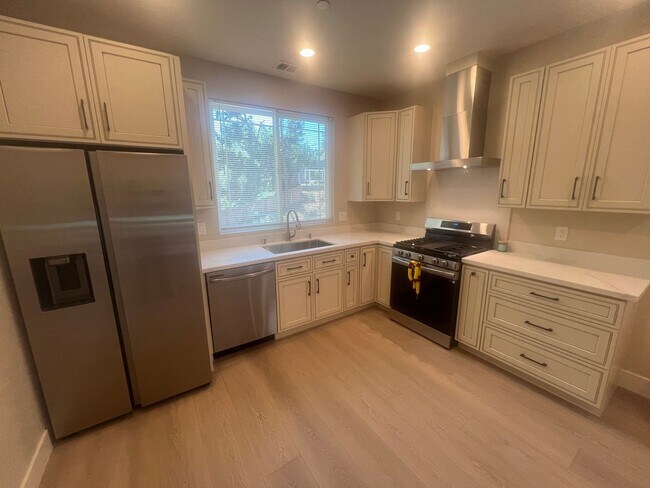 2226 Deodara Dr Los Altos, CA 94024 photo 4