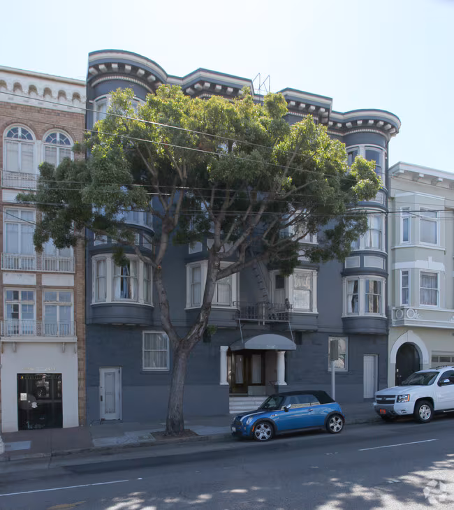 2440 Van Ness Ave photo 3