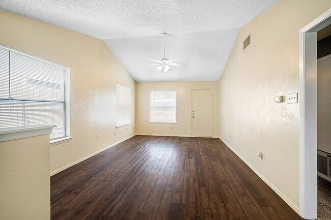 12311 Alderbrook Dr Austin, TX 78758 photo 3