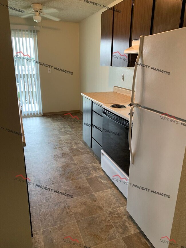Laurel Court photo 5