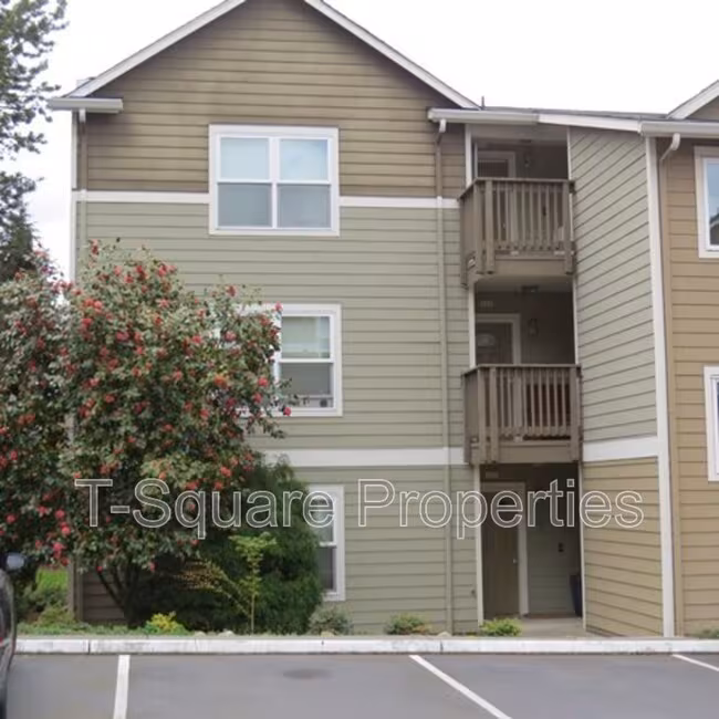 Light  bright Corner Condo in prime Kirkland location photo 4
