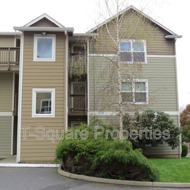 Light  bright Corner Condo in prime Kirkland location photo 5