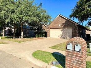 5423 Childress Drive, Grand Prairie, TX 75052 photo 2