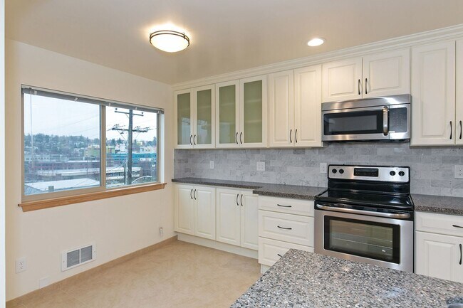 116 Florentia St Seattle, WA 98109 photo 2